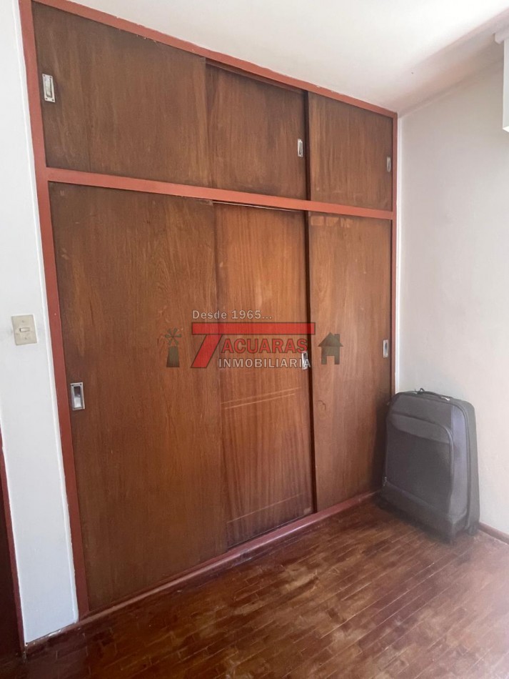 AMPLIO DEPARTAMENTO DE 3 DORMITORIOS EN CALLE CATAMARCA.