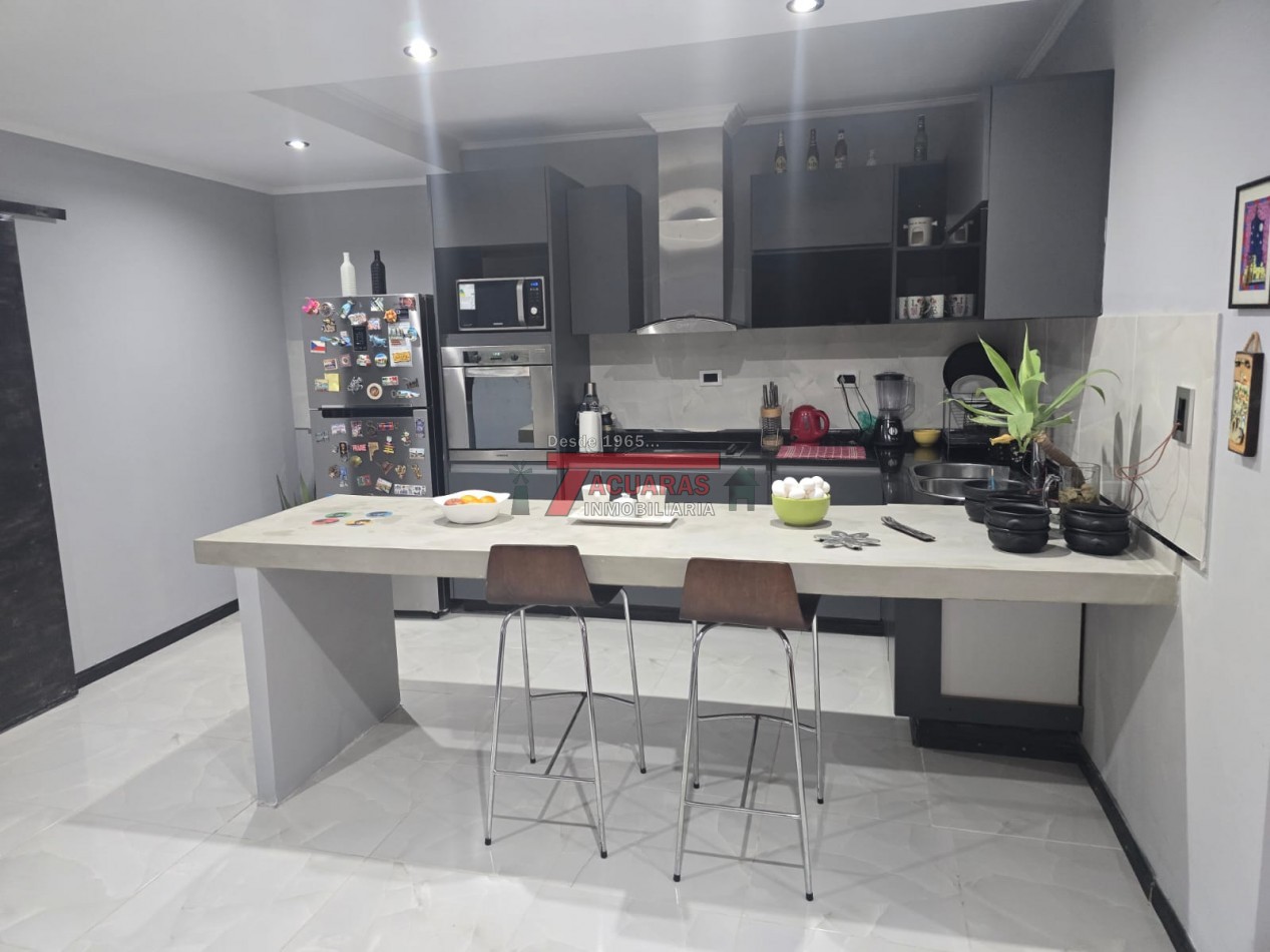 VENTA DE HERMOSA CASA EN CALLE FACUNDO ZUVIRIA 