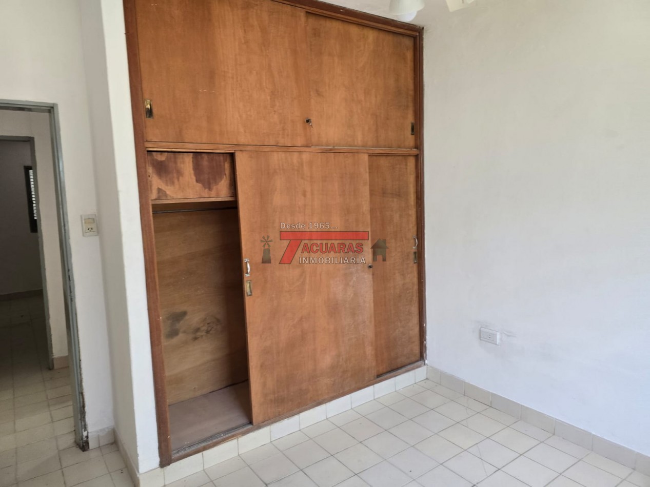 CASA 2 DORMITORIOS Y FONDO EN CALLE FRAGATA SARMIENTO.