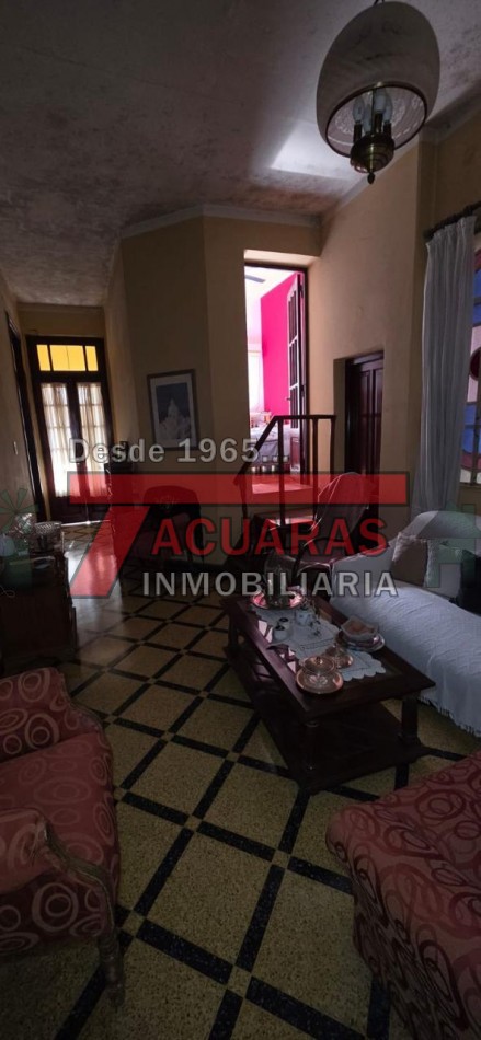 CASA EN VENTA ESTILO ANTIGUA EN CALLE LA RIOJA