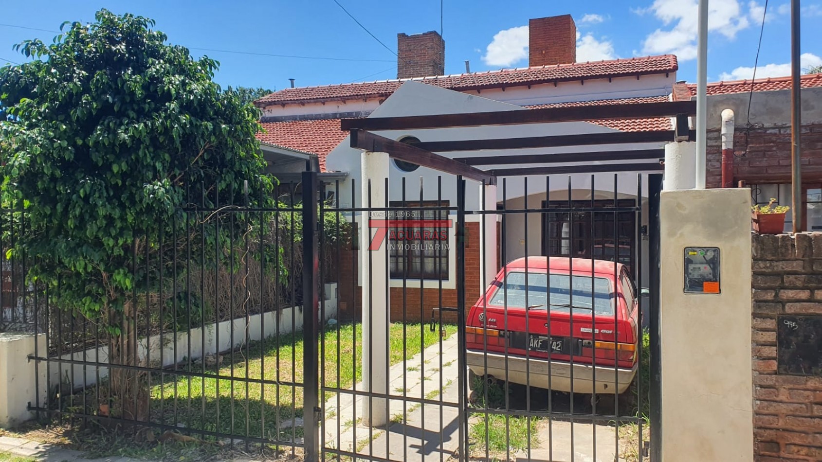 VENTA DE CASA 4 DORMITORIOS CALLE LEBENSHON.