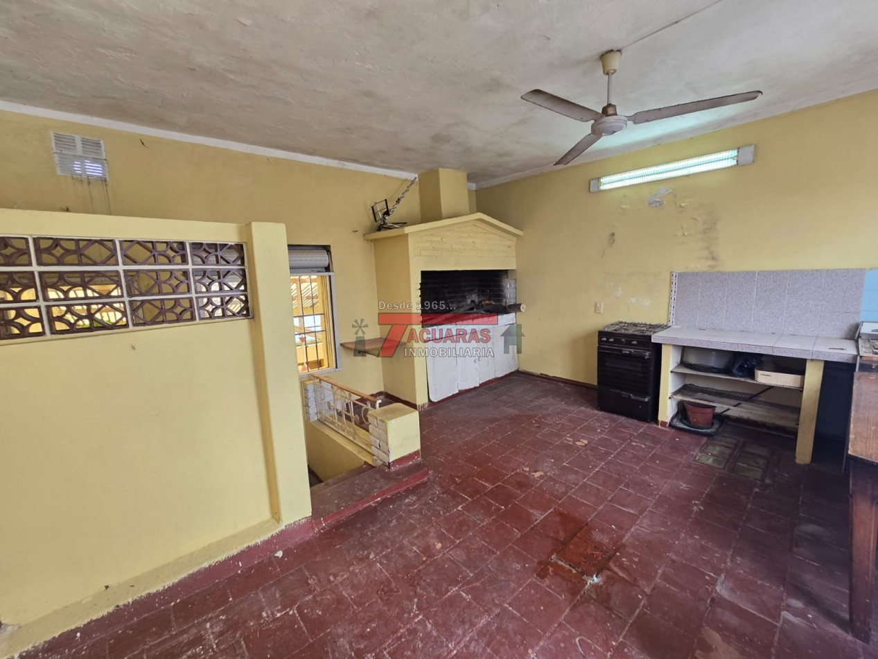 VENTA DE CASA EN CALLE SARAVI ZONA SANTA TERESITA.