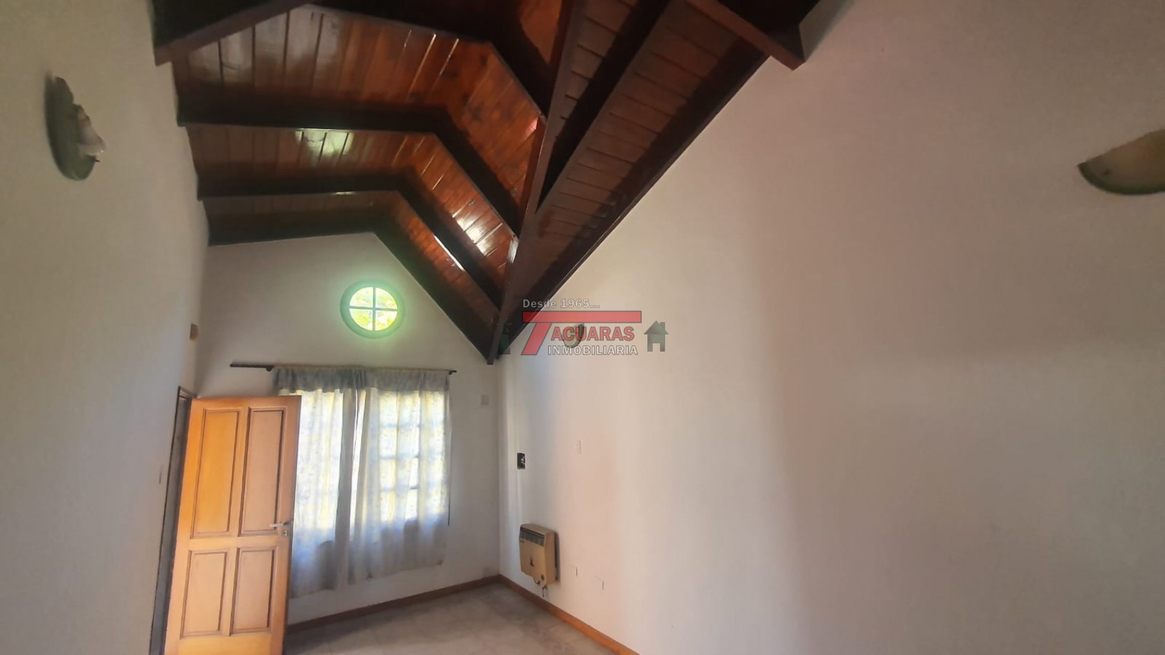 VENTA DE CASA 4 DORMITORIOS CALLE LEBENSHON.