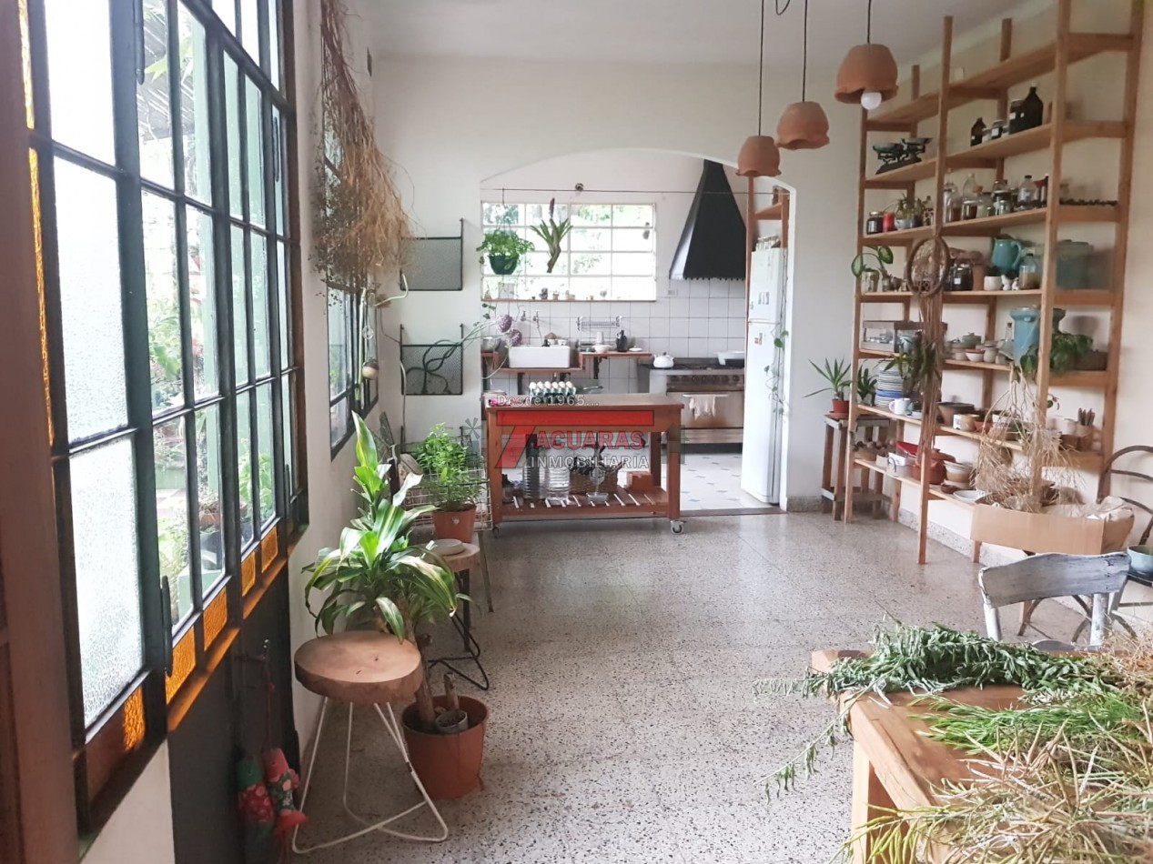 VENTA DE HERMOSA CASA ANTIGUA EN CALLE GUALEGUAYCHU. 