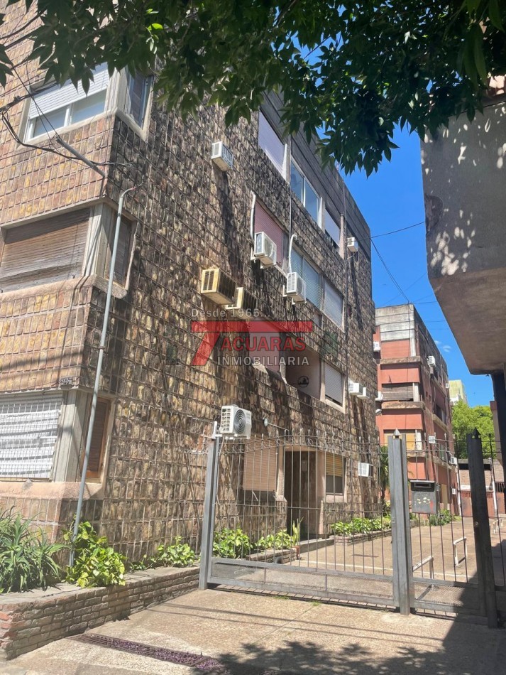 AMPLIO DEPARTAMENTO DE 3 DORMITORIOS EN CALLE CATAMARCA.