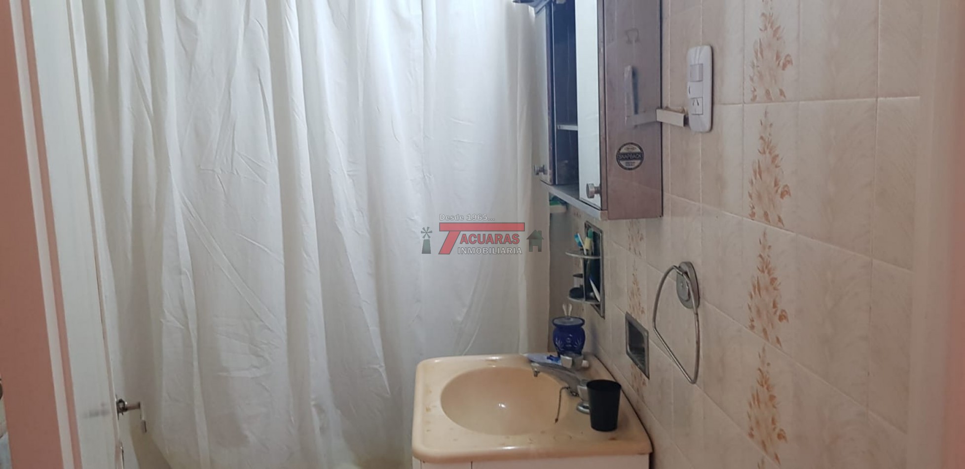 VENTA DE CASA EN CALLE SARAVI ZONA SANTA TERESITA.