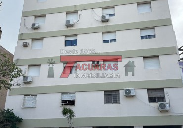 VENTA DE DEPARTAMENTO DOS DORMITORIOS Y COCHERA ZONA PARQUE URQUIZA .