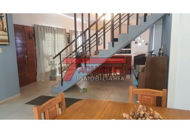 CASA EN VENTA DE 3 DORMITORIOS ZONA BLAS PARERA.