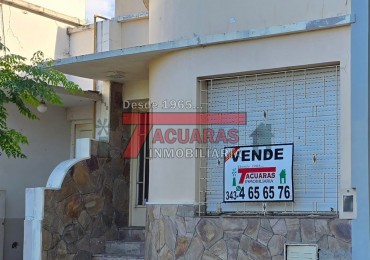 VENTA DE CASA EN CALLE SARAVI ZONA SANTA TERESITA.
