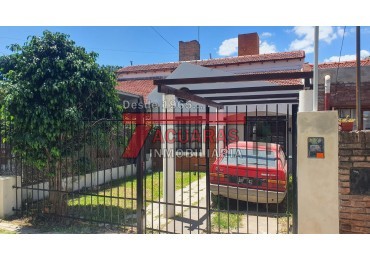 VENTA DE CASA 4 DORMITORIOS CALLE LEBENSHON.