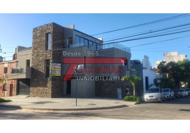 ALQUILER DE IMPORTANTE CASA EN CALLE NOGOYA Y PLUMERILLO.